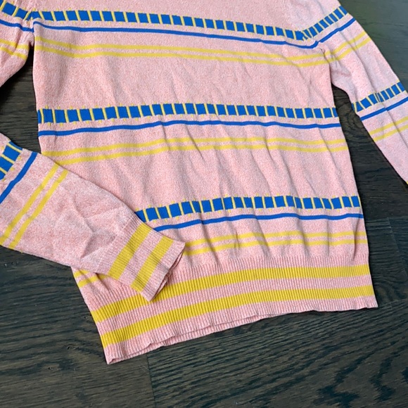 3/$15 Chee-cho sweater - Picture 2 of 5